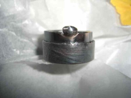 Doppelring mit Silbernugget Der Doppelring mit Silbernugget ist geschwaerzt. Die Ringgroesse betraegt 59.